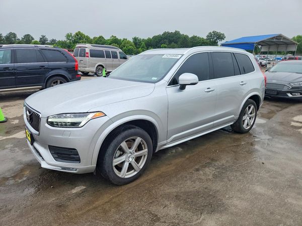 2021 VOLVO XC90 Momentum
