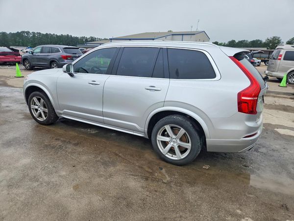 2021 VOLVO XC90 Momentum
