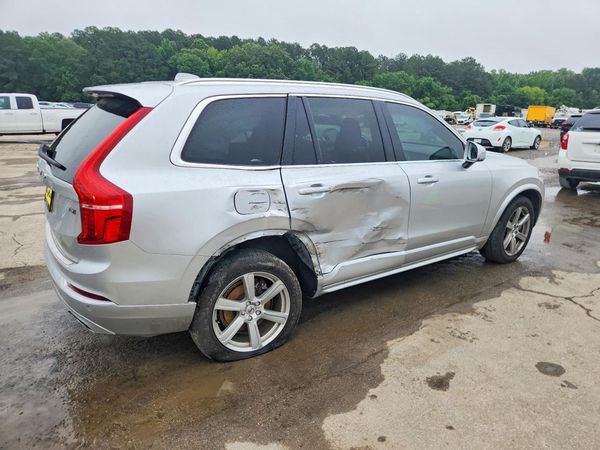 2021 VOLVO XC90 Momentum
