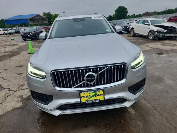 2021 VOLVO XC90 Momentum