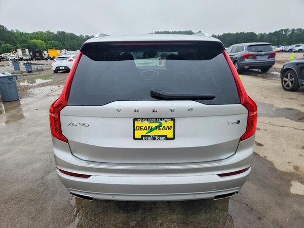 2021 VOLVO XC90 Momentum
