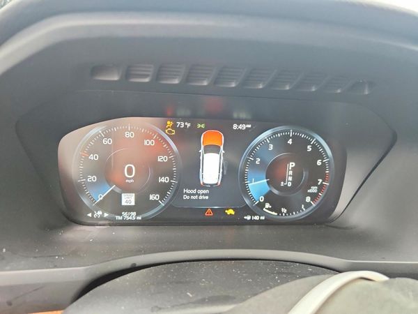 2021 VOLVO XC90 Momentum