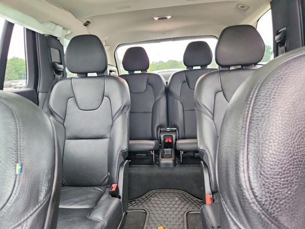 2021 VOLVO XC90 Momentum