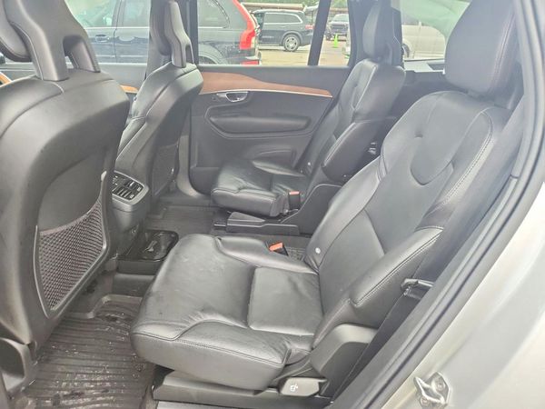 2021 VOLVO XC90 Momentum