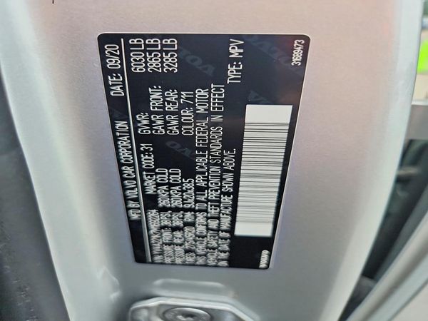 2021 VOLVO XC90 Momentum