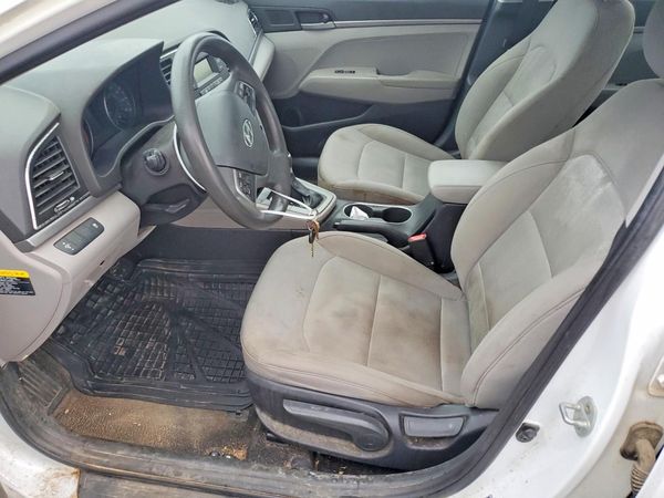 2017 HYUNDAI ELANTRA SE Base — DENT