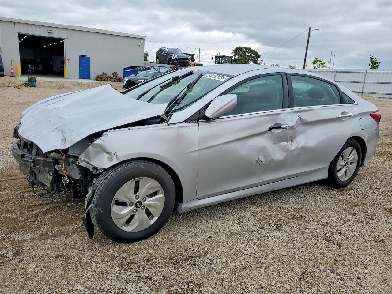 2014 HYUNDAI SONATA GLS/ GLS Popular — Front 3/4