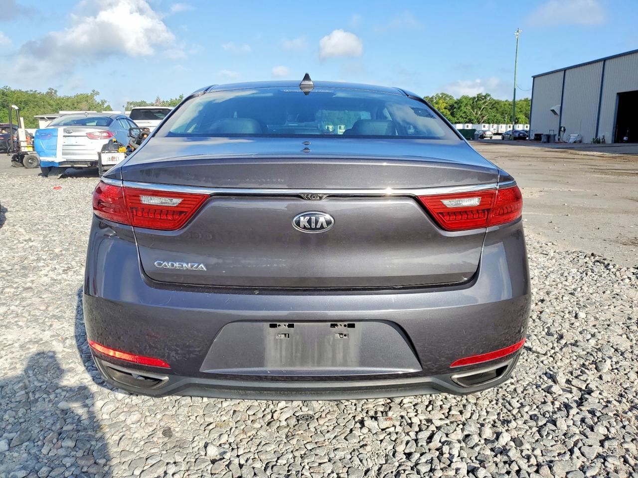 2018 KIA CADENZA Premium (Base)