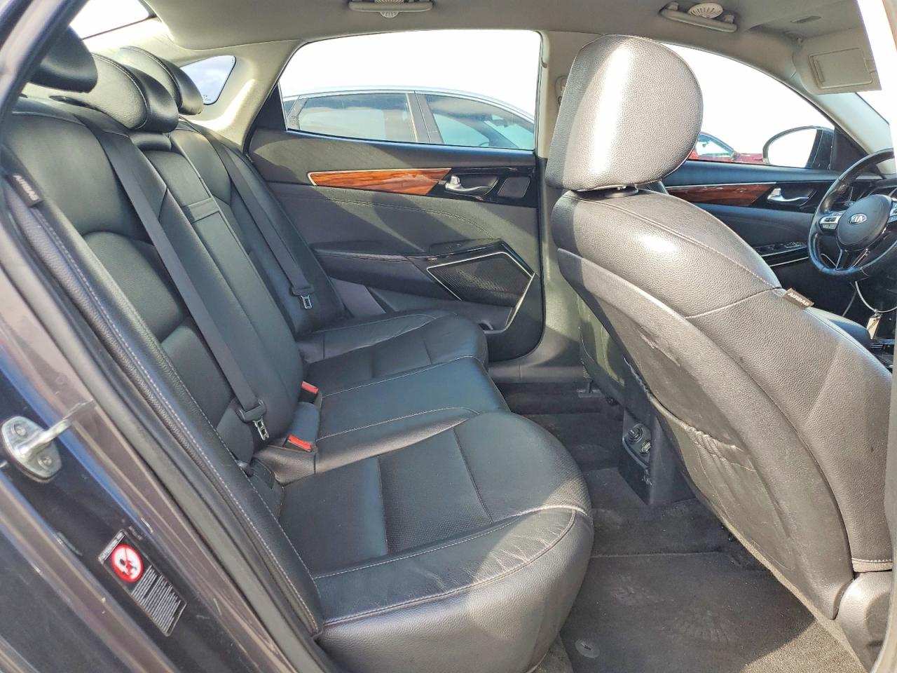 2018 KIA CADENZA Premium (Base)