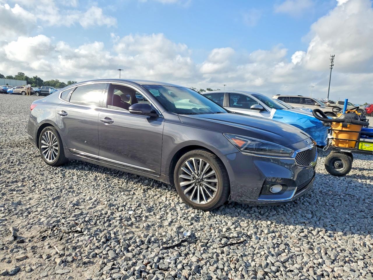 2018 KIA CADENZA Premium (Base)