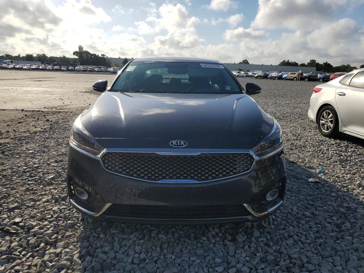 2018 KIA CADENZA Premium (Base)