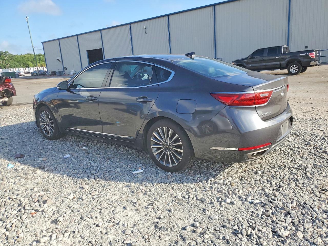 2018 KIA CADENZA Premium (Base)