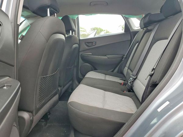 2021 HYUNDAI KONA SE
