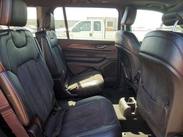 2024 JEEP GRAND CHEROKEE L LAREDO 4X4