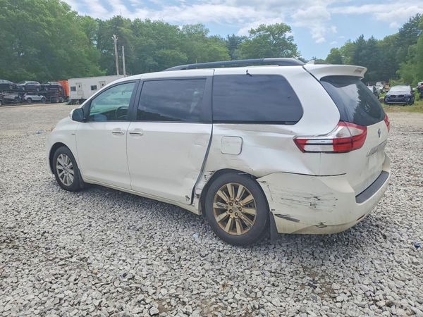 2017 TOYOTA SIENNA