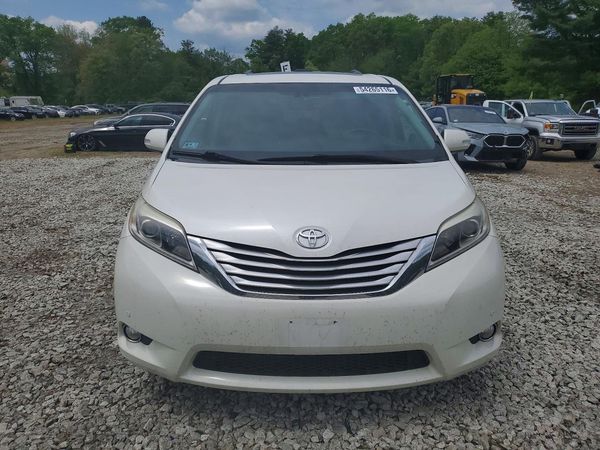 2017 TOYOTA SIENNA