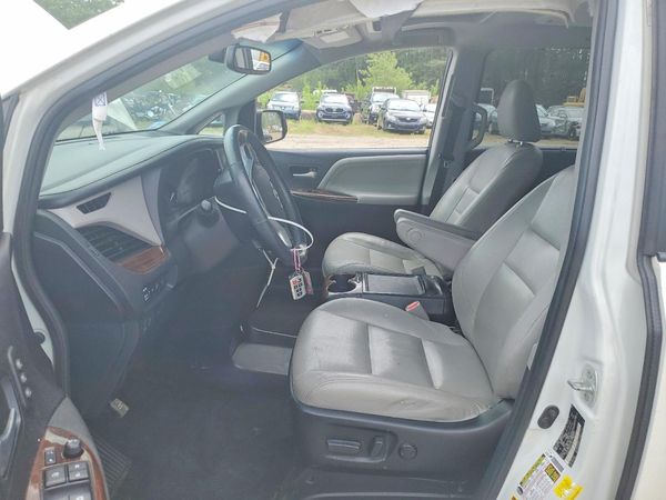 2017 TOYOTA SIENNA