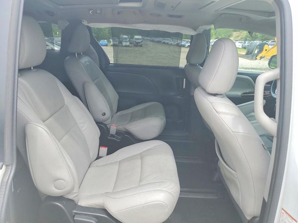 2017 TOYOTA SIENNA