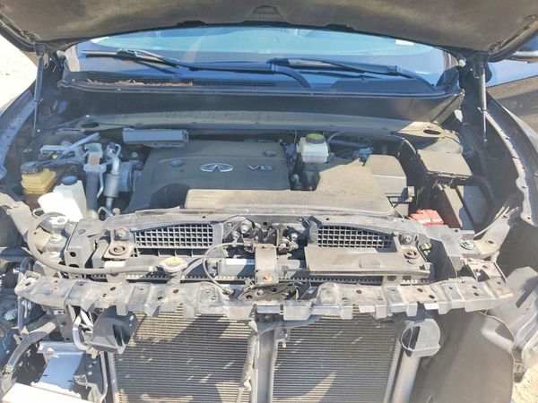 2016 INFINITI QX60 — Engine bay
