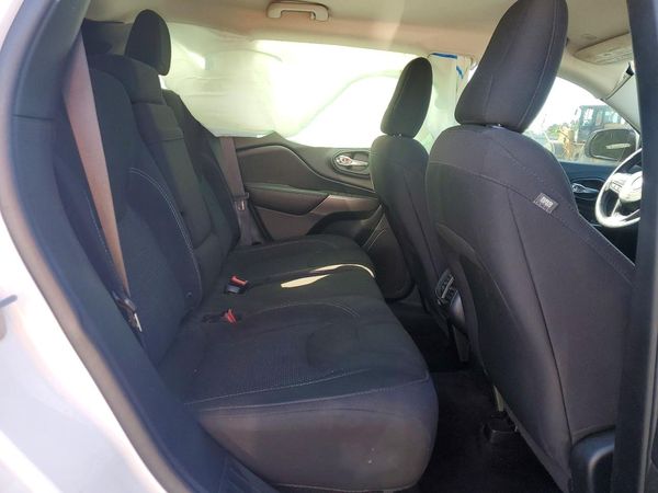 2019 JEEP CHEROKEE LATITUDE FWD