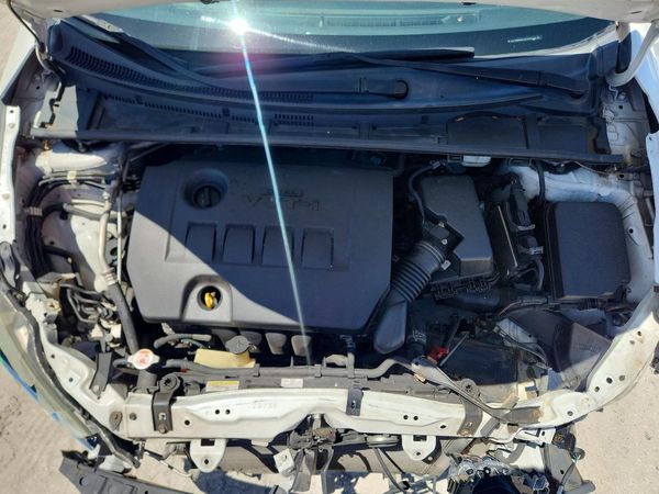 2017 TOYOTA COROLLA — Engine bay