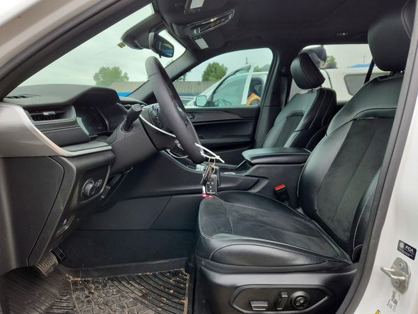 2024 JEEP GRAND CHEROKEE LAREDO 4X4
