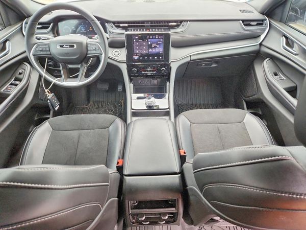 2024 JEEP GRAND CHEROKEE LAREDO 4X4