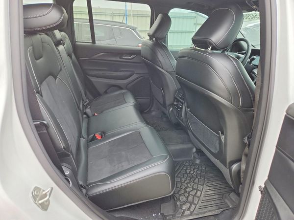 2024 JEEP GRAND CHEROKEE LAREDO 4X4