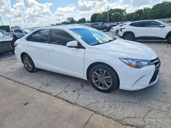2015 TOYOTA CAMRY