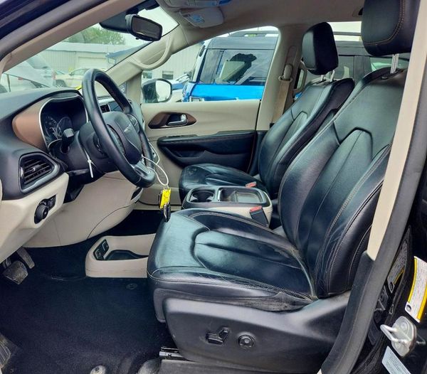 2017 CHRYSLER PACIFICA