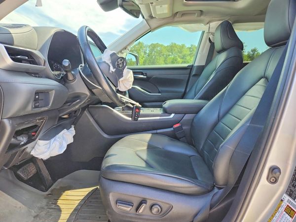 2020 TOYOTA HIGHLANDER XLE Nav