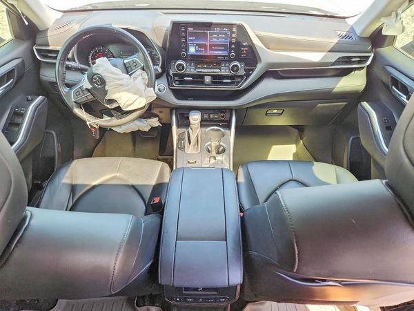 2020 TOYOTA HIGHLANDER XLE Nav