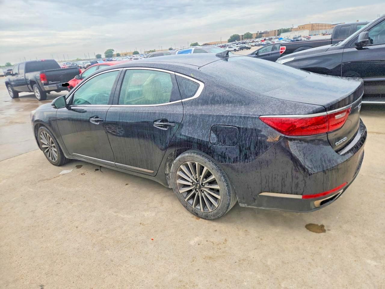 2018 KIA CADENZA Premium (Base)