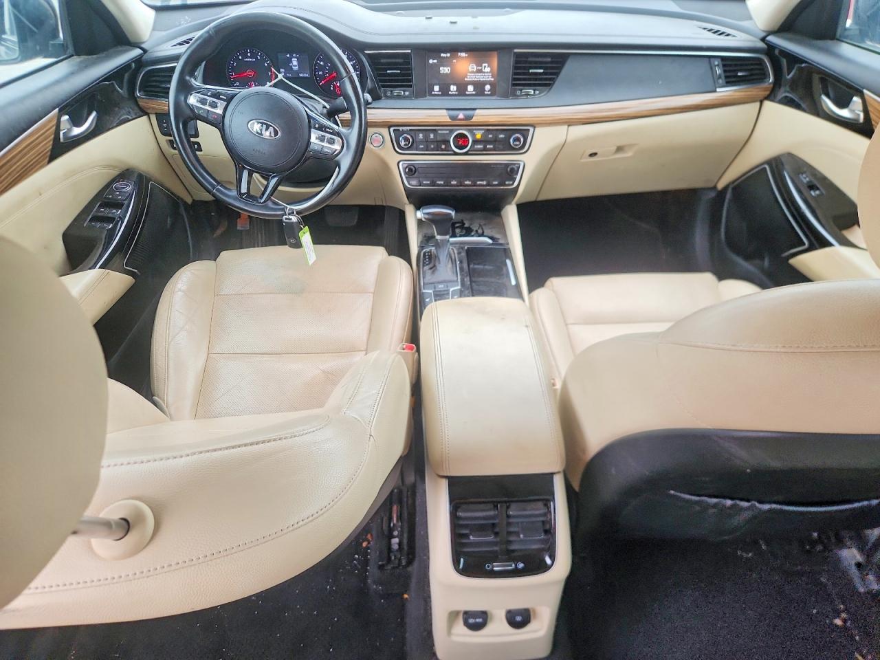 2018 KIA CADENZA Premium (Base)