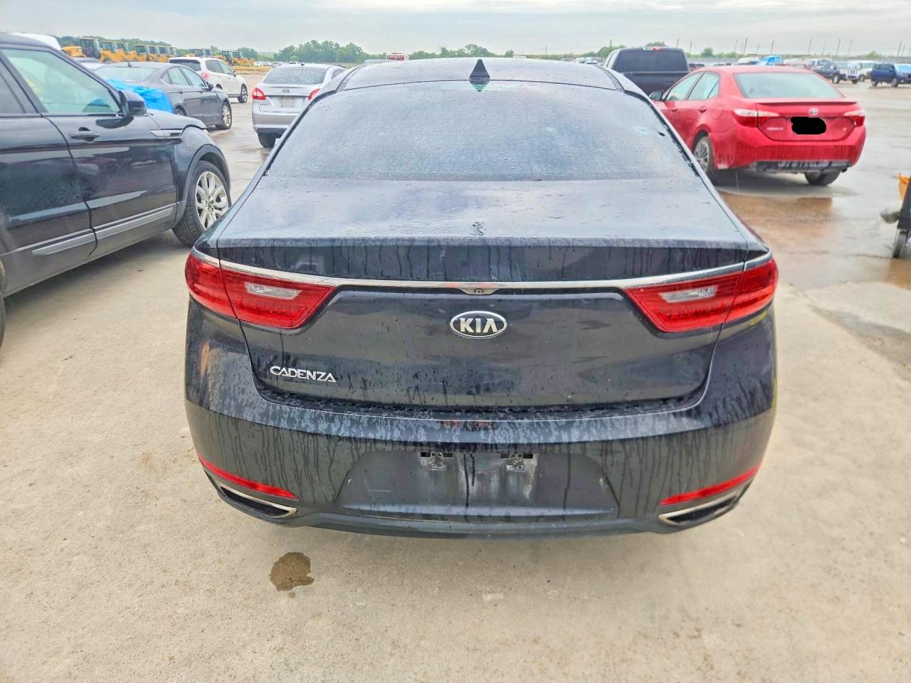 2018 KIA CADENZA Premium (Base)