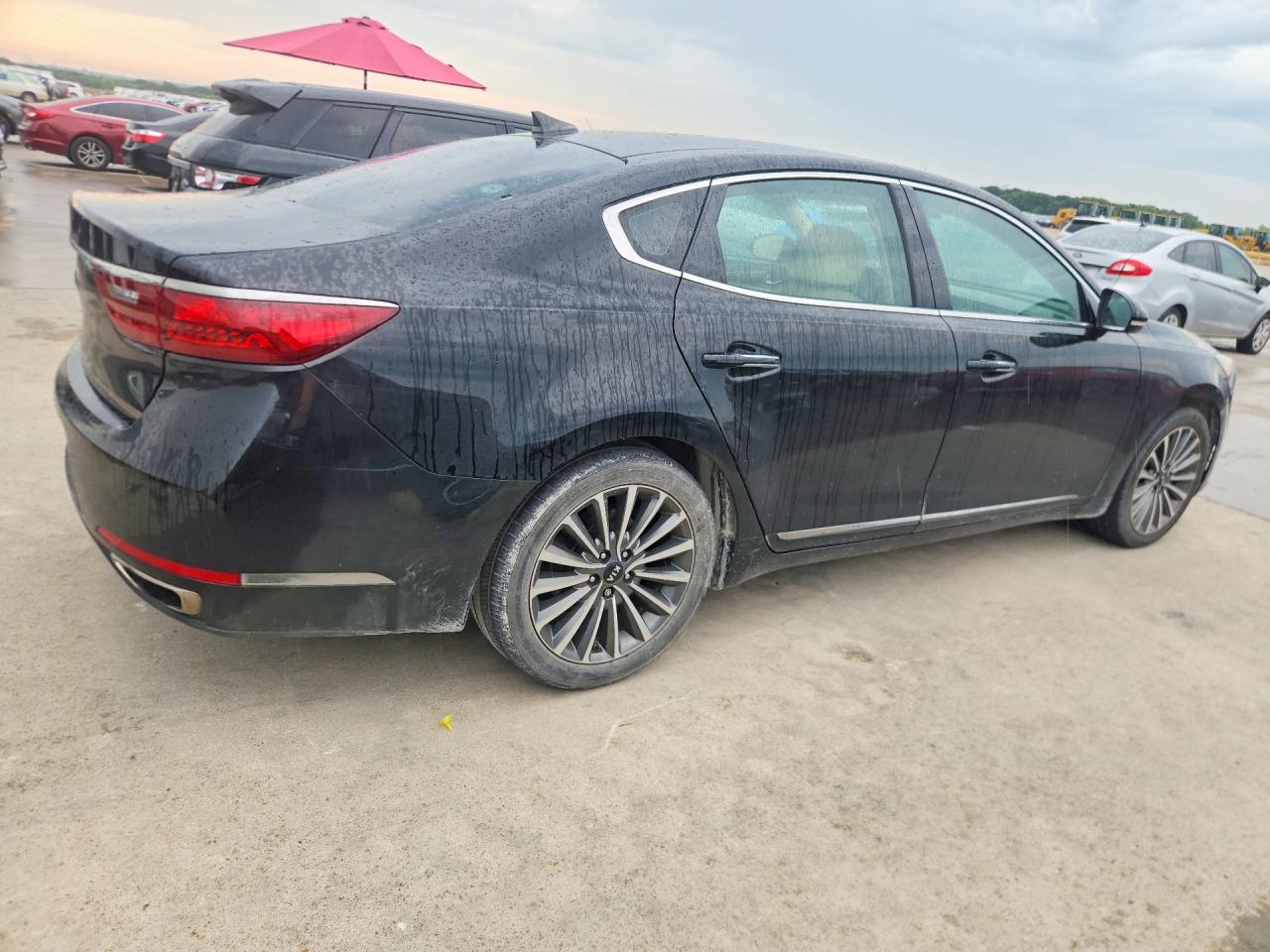 2018 KIA CADENZA Premium (Base)
