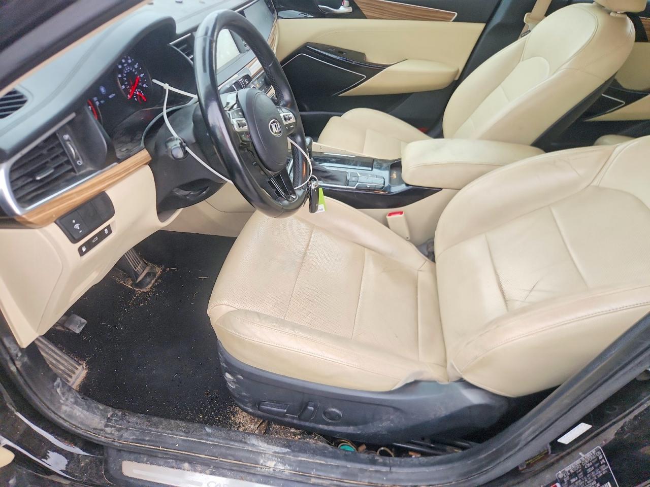 2018 KIA CADENZA Premium (Base)
