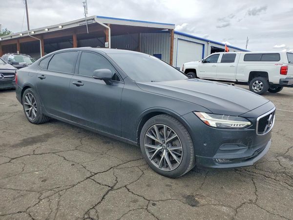 2018 VOLVO S90 Momentum