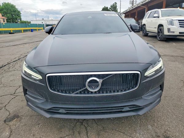 2018 VOLVO S90 Momentum