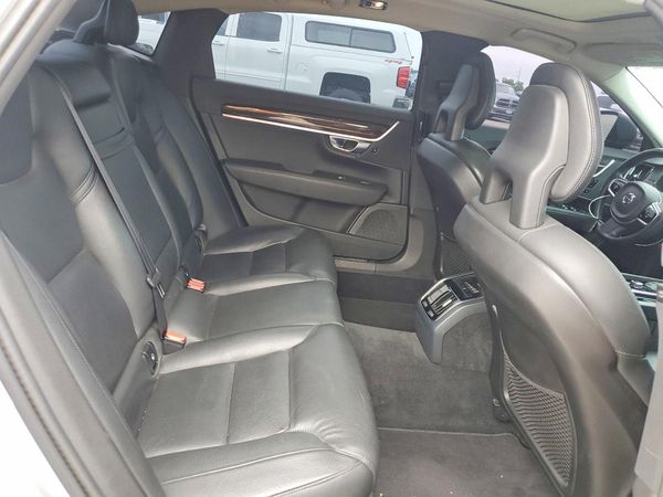 2018 VOLVO S90 Momentum