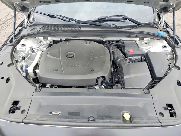 2018 VOLVO S90 Momentum