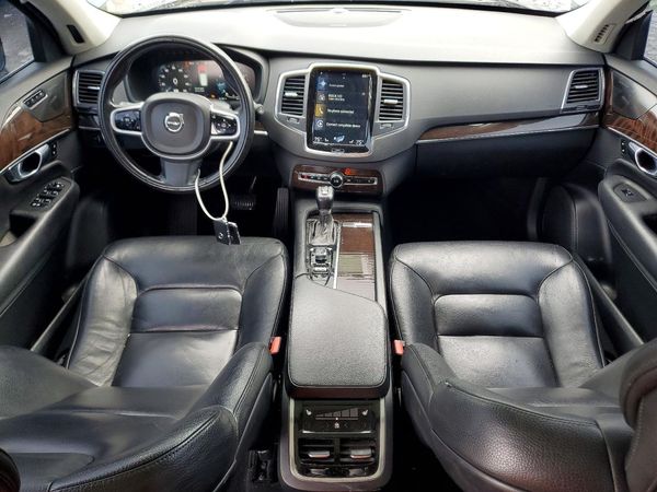 2019 VOLVO XC90 Momentum