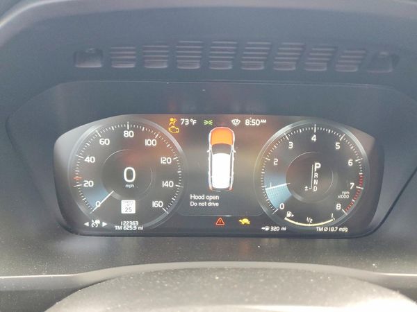 2019 VOLVO XC90 Momentum