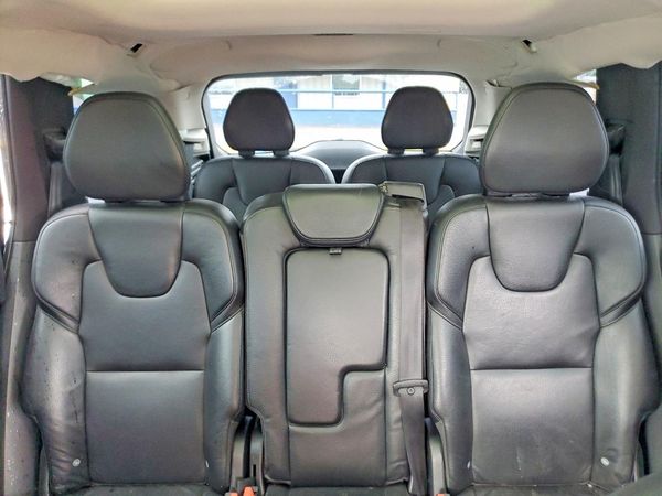 2019 VOLVO XC90 Momentum