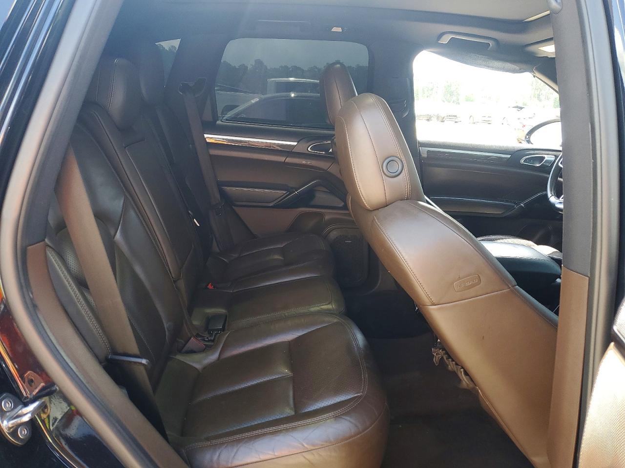 2016 PORSCHE CAYENNE