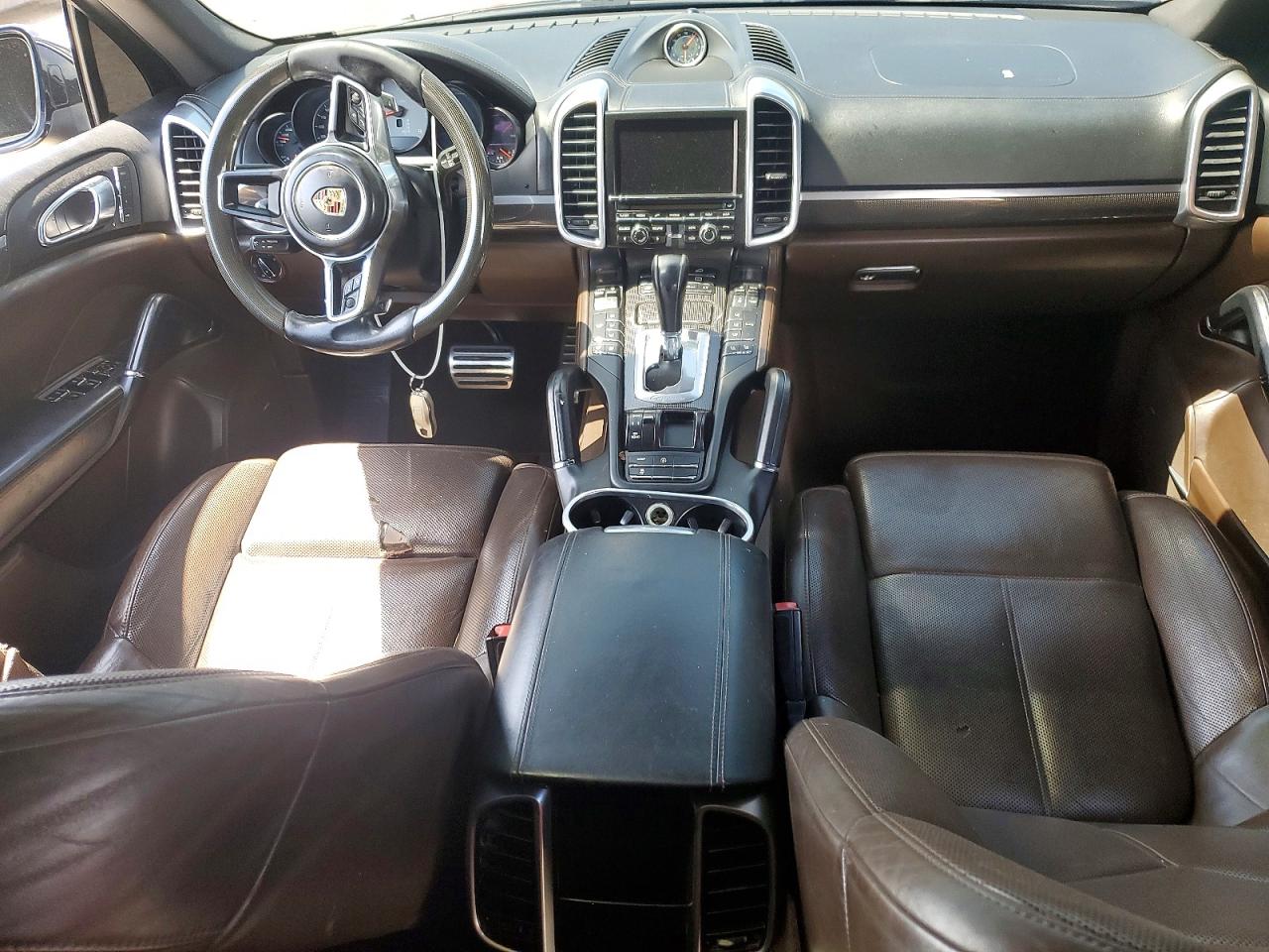 2016 PORSCHE CAYENNE