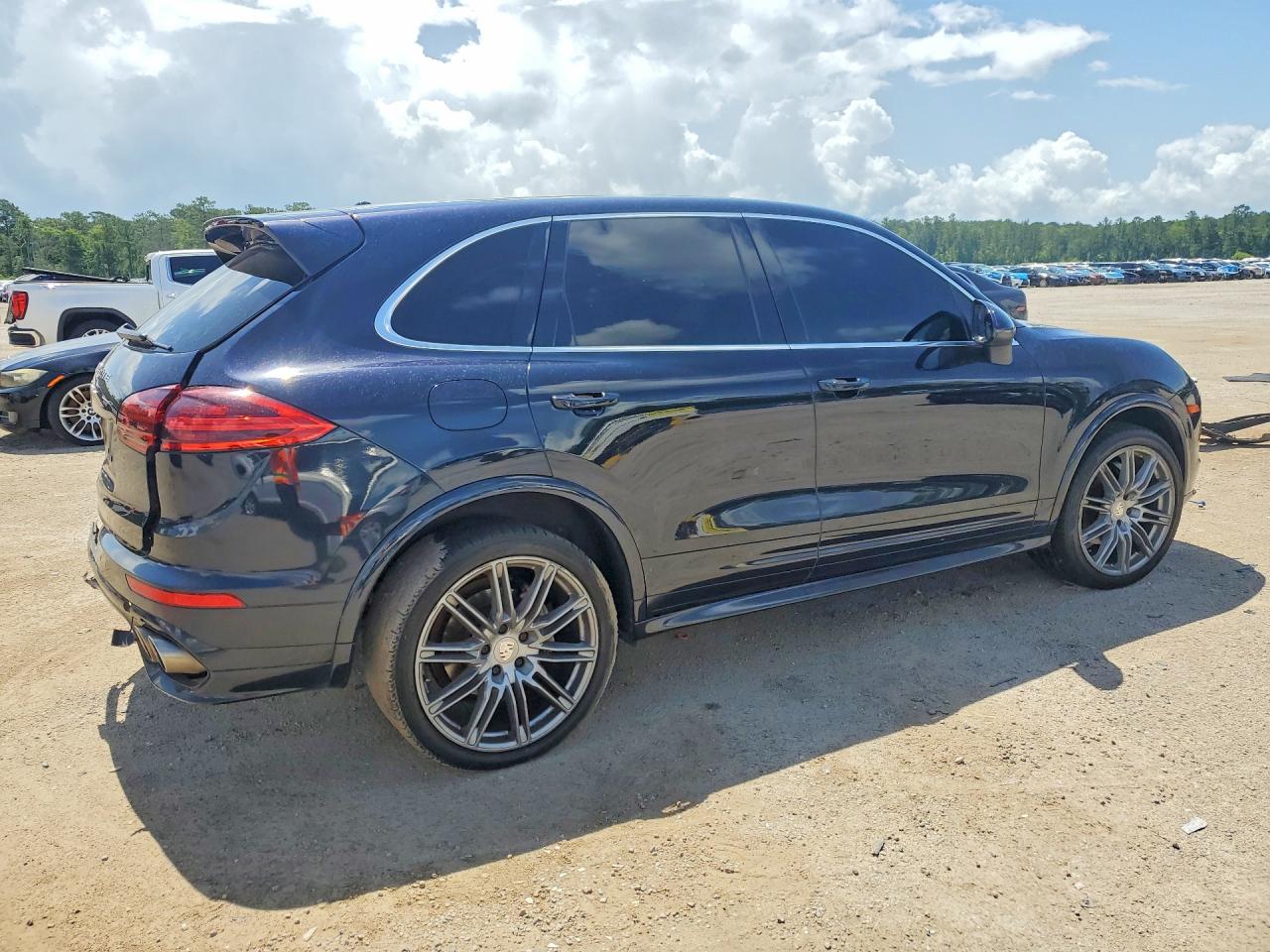 2016 PORSCHE CAYENNE