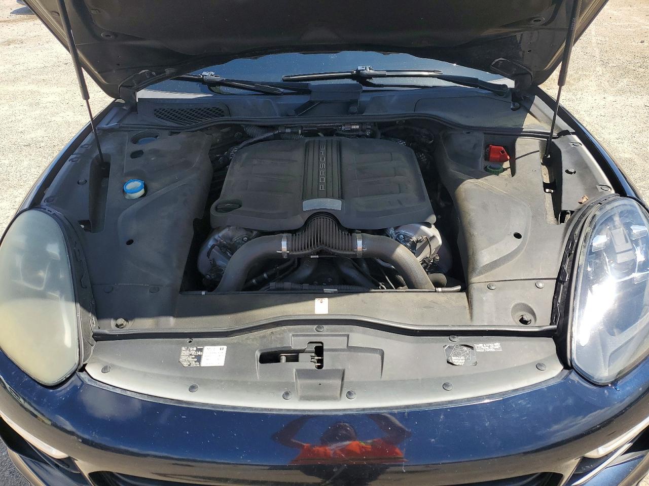 2016 PORSCHE CAYENNE