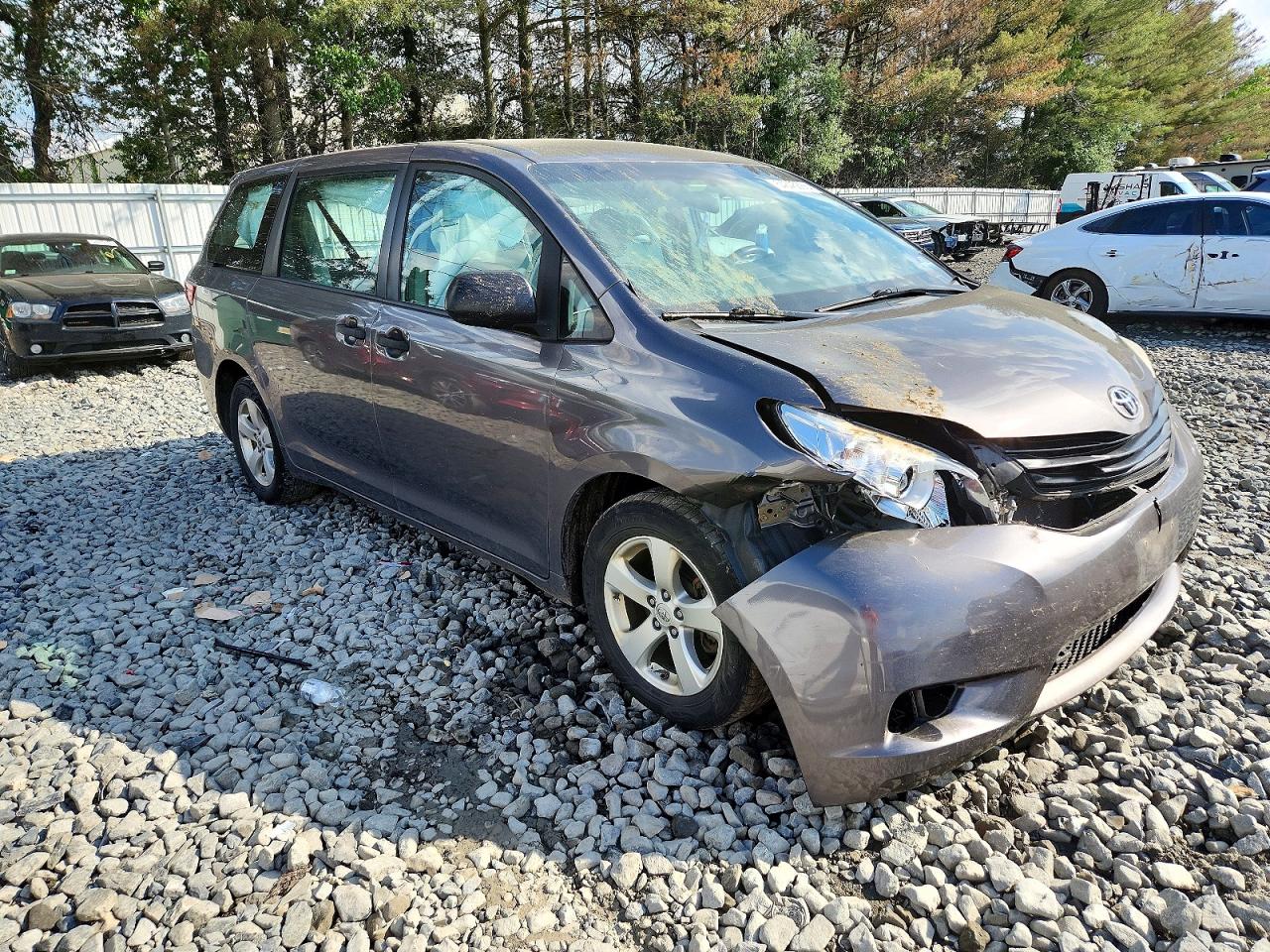 2017 TOYOTA SIENNA L