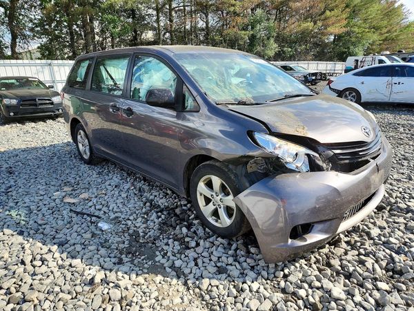 2017 TOYOTA SIENNA L